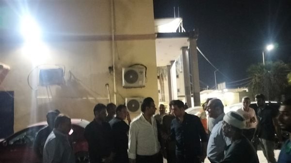 إخلاء المبنى ونقل المرضى (صور)
