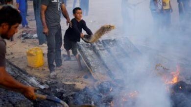 الدفاع المدنى الفلسطينى: قصف المواصى تسبب فى اختفاء عائلات كاملة تحت الرمال