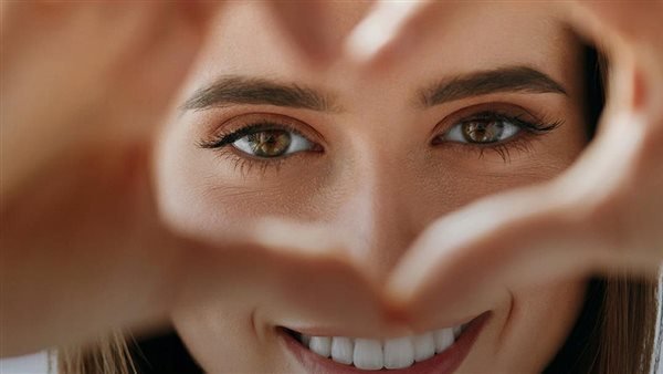 بمواد كلها طبيعية، طرق العناية بمنطقة حول العين