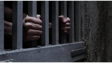 حبس عامل ضبط بحوزته 10 لفافات أفيون بسوهاج