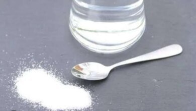 ماذا يحدث لجسمك عند شرب كوب من الماء الدافئ بالملح يوميا؟.. لن تصدق النتيجة - منوعات